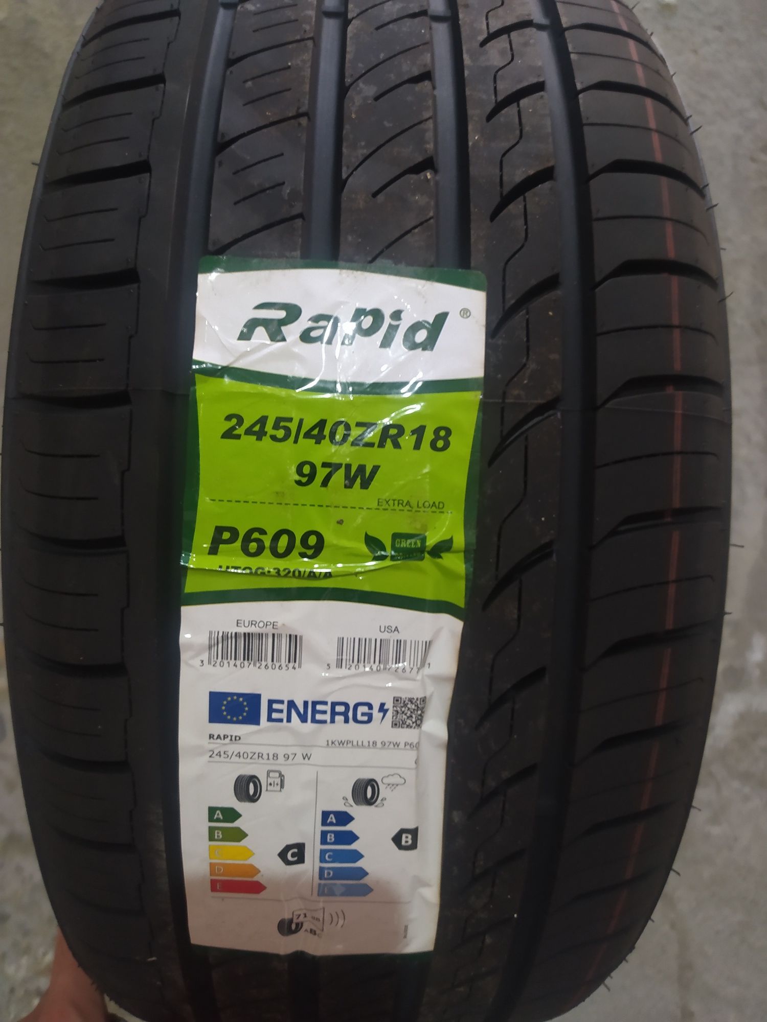 Rapid 245/40R18 P609