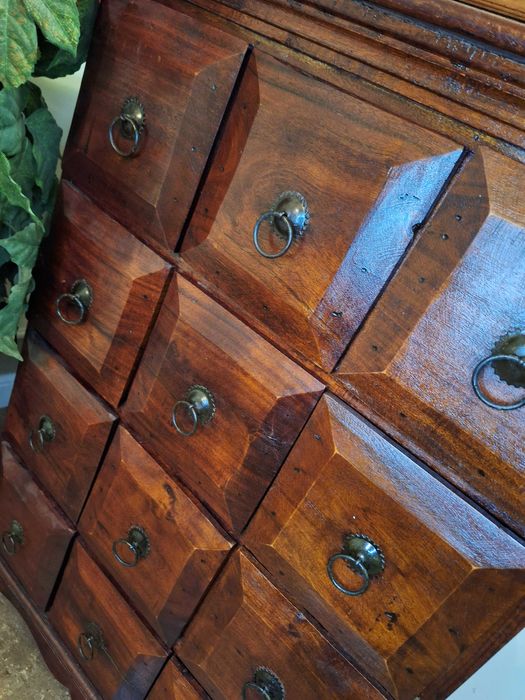 Шкаф с 12 чекмеджета