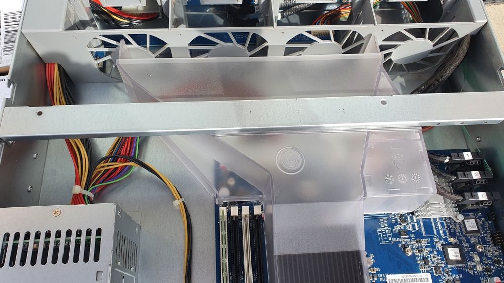 Server Synology RS3617xs+ Xeon 12x2.2Ghz 32GB DDR4 2x10GBps RJ45