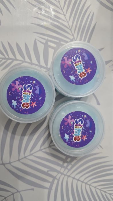 Лепкав син слайм