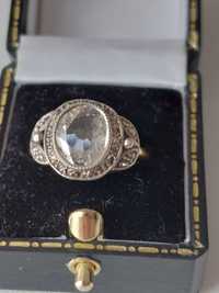 Inel de damă cu diamante de trei carate/aur/aur