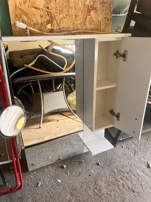 Corp baie ciuveta cu dulap si corp suspendat cu oglina si lumina