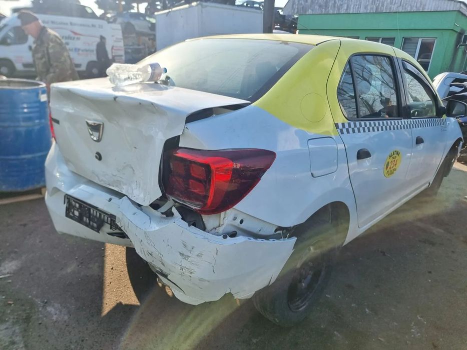 timonerie stop tripla oglinda usa portiera stanga dreapta  spira volan panou  clima cd-player ceasuri bord torpedou  grile ventilatie bord vas expansiune lichid parbriz  tulumba pompa frana Dacia Logan 2 facelift, an 2017, motor 1.0 SCe, 74cp cutie de vit