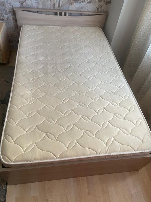 Продам две кровати с матрасвамм