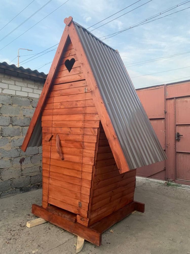 Туалет душ из дерева