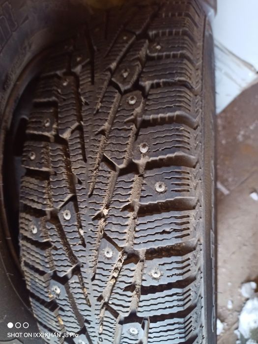 Продам 2 колеса на Ауди селедке  зимние на  14