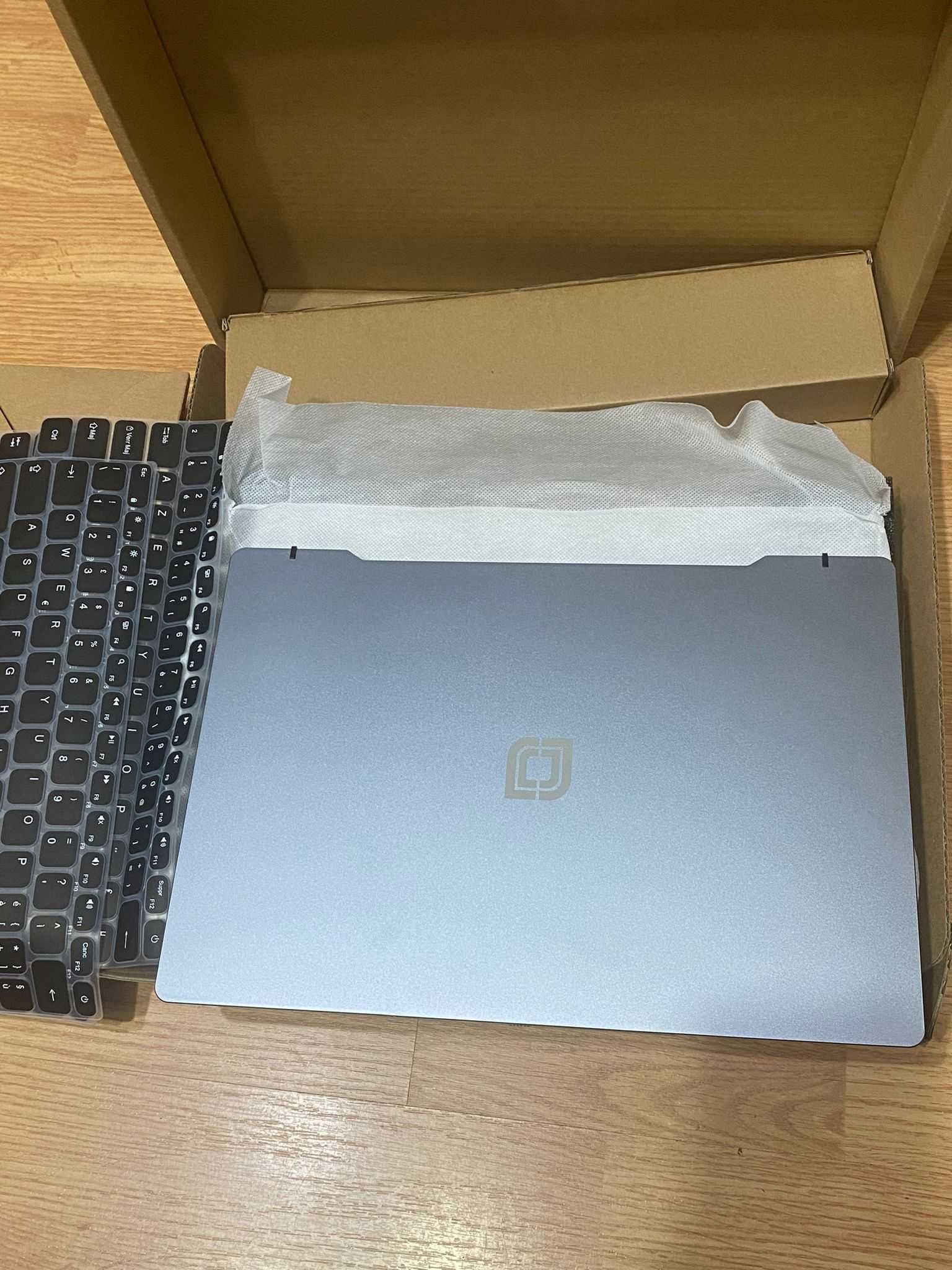 Laptop Jumper EZbook X7, QuadCore, Intel i5-1035G1