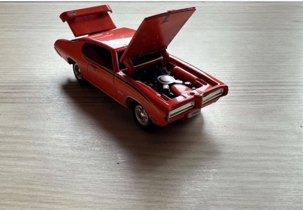 Machete auto 1/60 Johnny Lighting