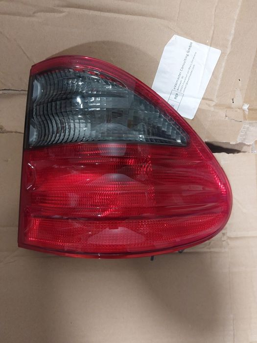 Десен външен стоп E klass W 211 kombi