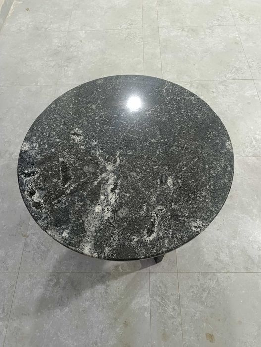 Продам журнальный столик новый поверхность из натурального камня.