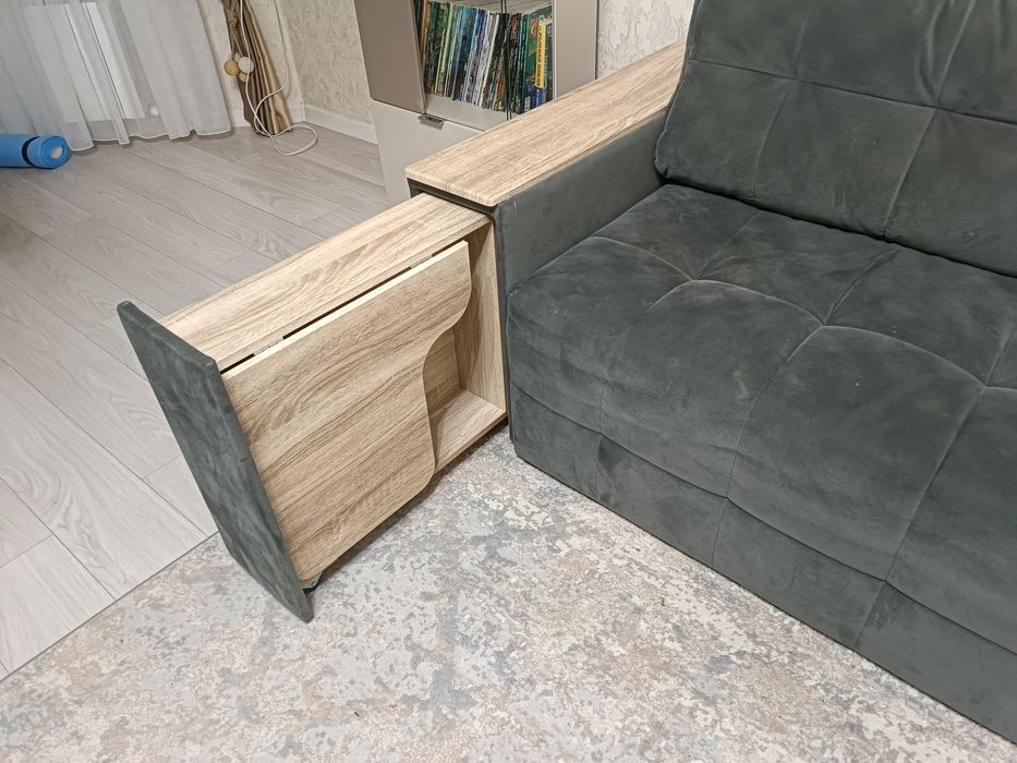 Диван раскладной с выдвижным столом