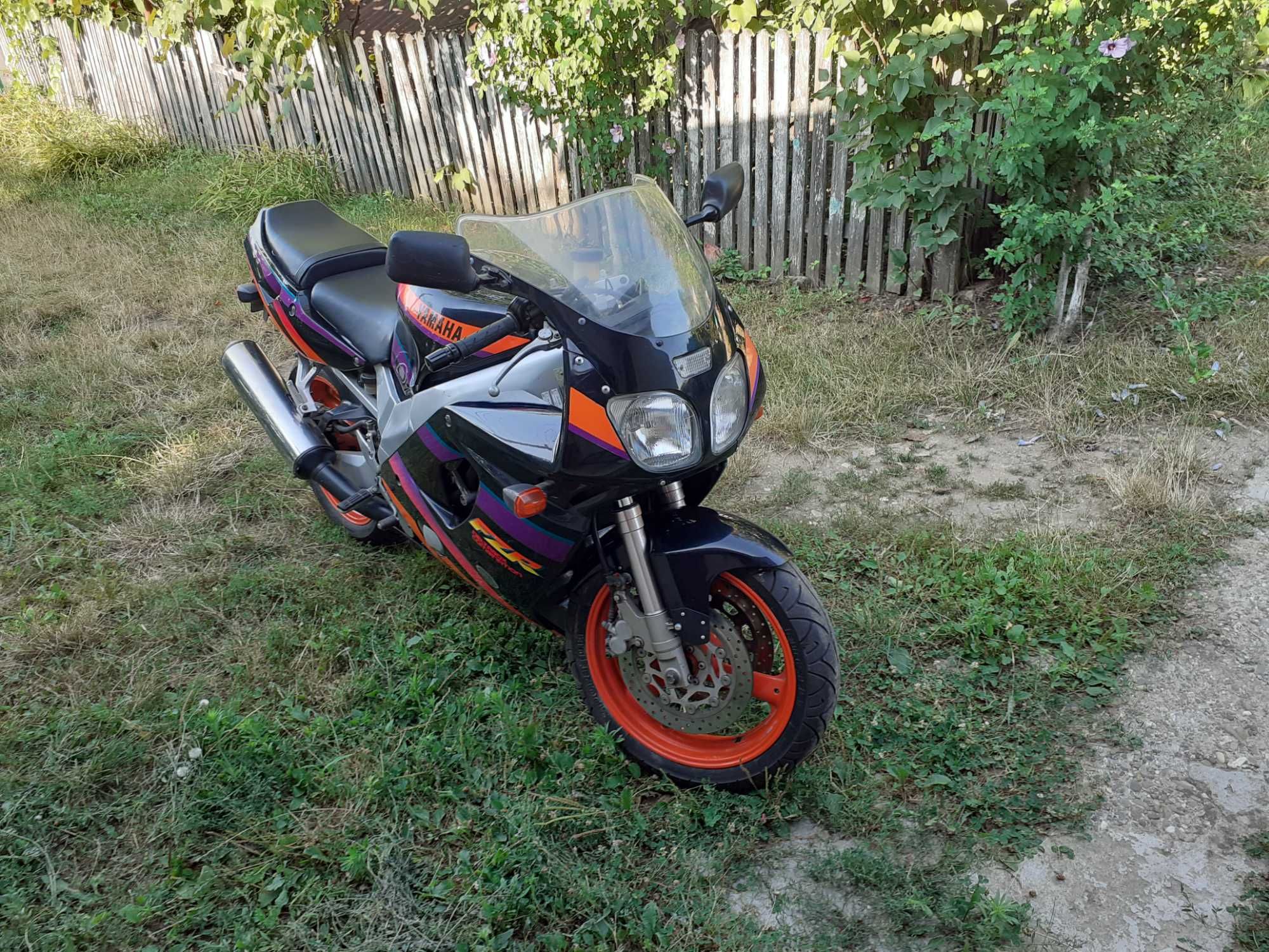 vand yamaha fzr 600 R