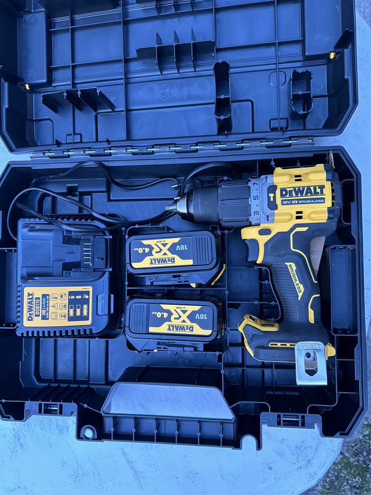 Masina insurubat si gaurit cu percutie Dewalt DCD805 acumulatori set