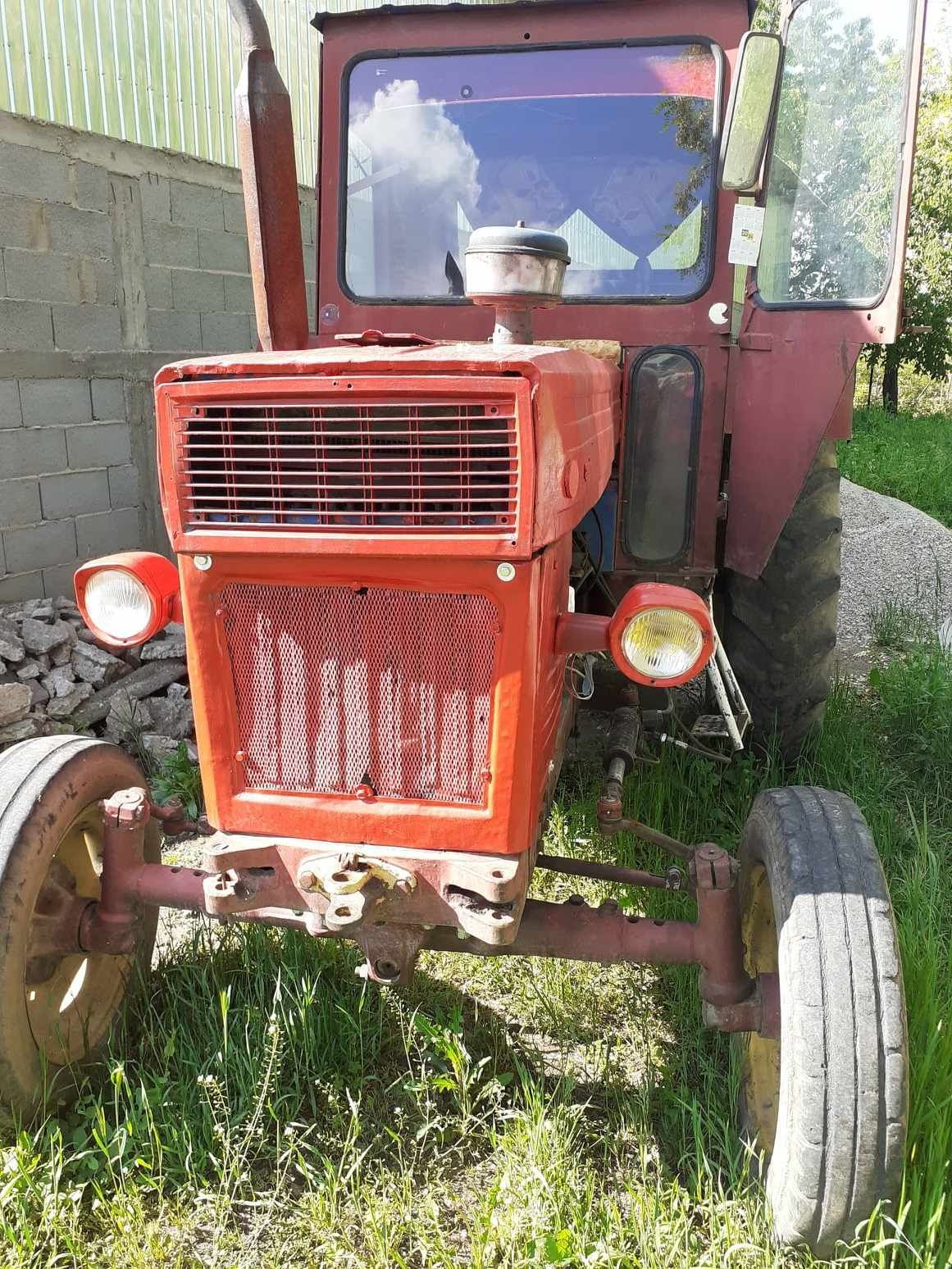 Vând Tractor U650