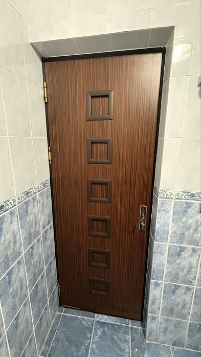 Между комнатные дверь