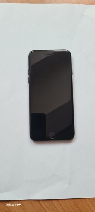Telefon iphone 7 fără cont și liber de retea.