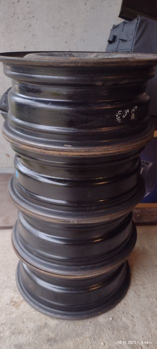 Продавам два комплекта джанти 14 и 15-ски.