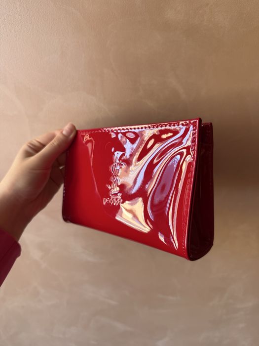 Оригинален несесер за гримове Yves Saint Laurent Red Glossy Pouch