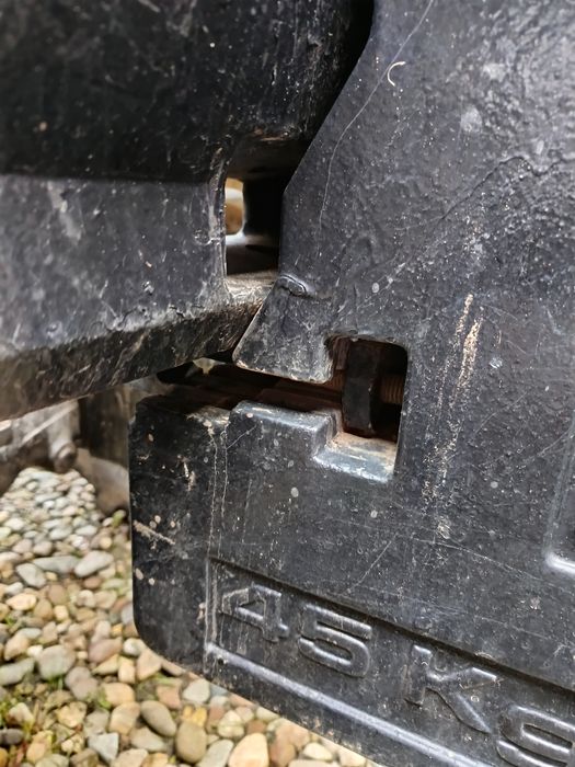 Vand contragreutăți New Holland de 45 kg