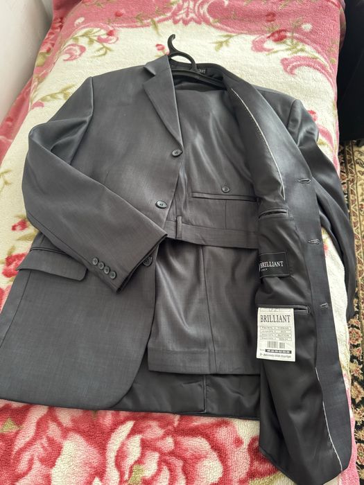 Мужской костюм  не носили в отличном состоянии