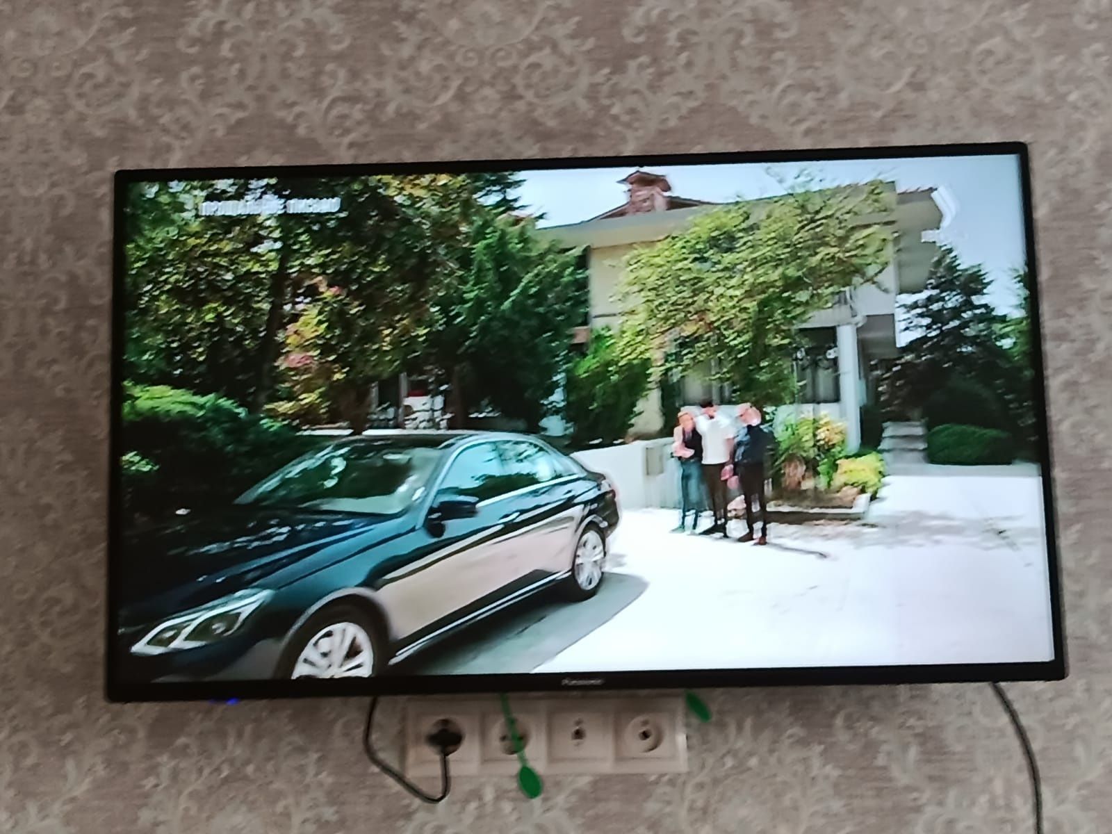 Телевизор Panasonic ЖК
Жидкокриссталлический,диагональ 110 см.С