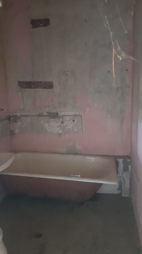 Продава се Тристаен апартамент в Бобов дол - 65 кв.м за 94 €/кв.м - Снимка #3