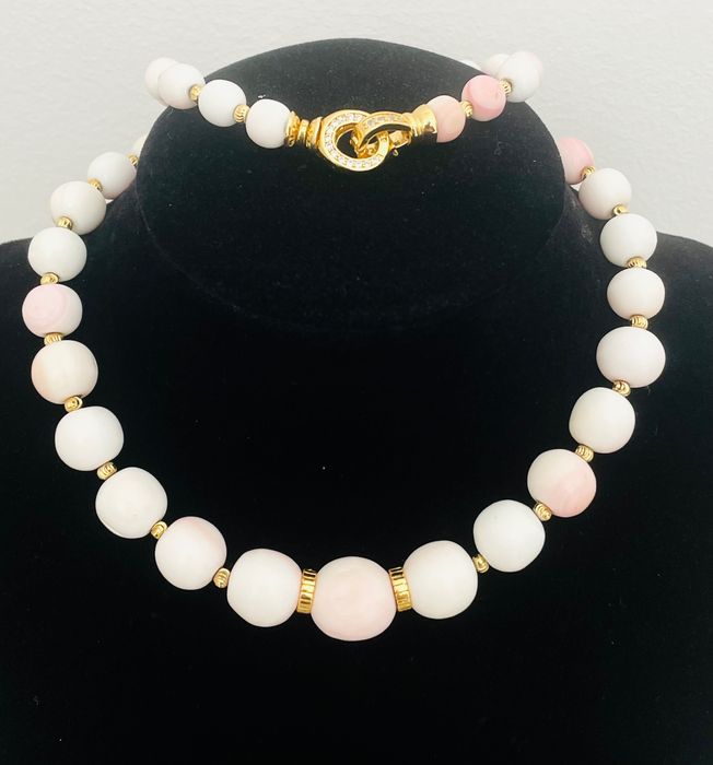 Колие  коралова огърлица   от ангелска  кожа