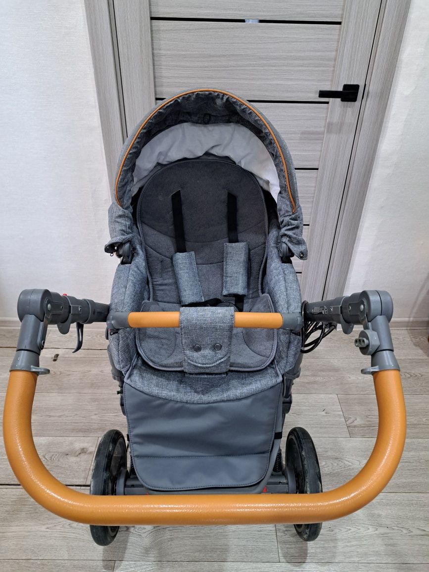 Продам детскую коляску Adamex