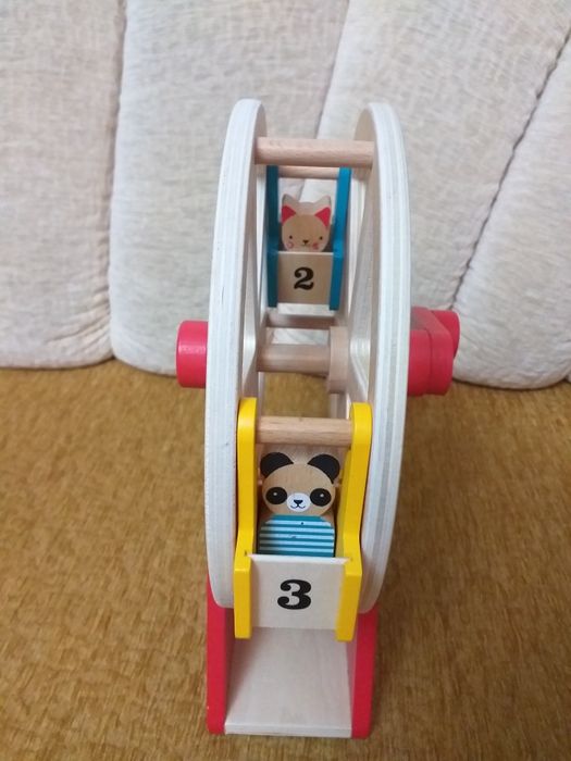 Vand diverse jucarii din lemn de fag pentru copii stare excelenta