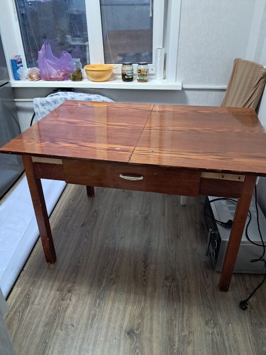 Продается стол в отличном состоянии