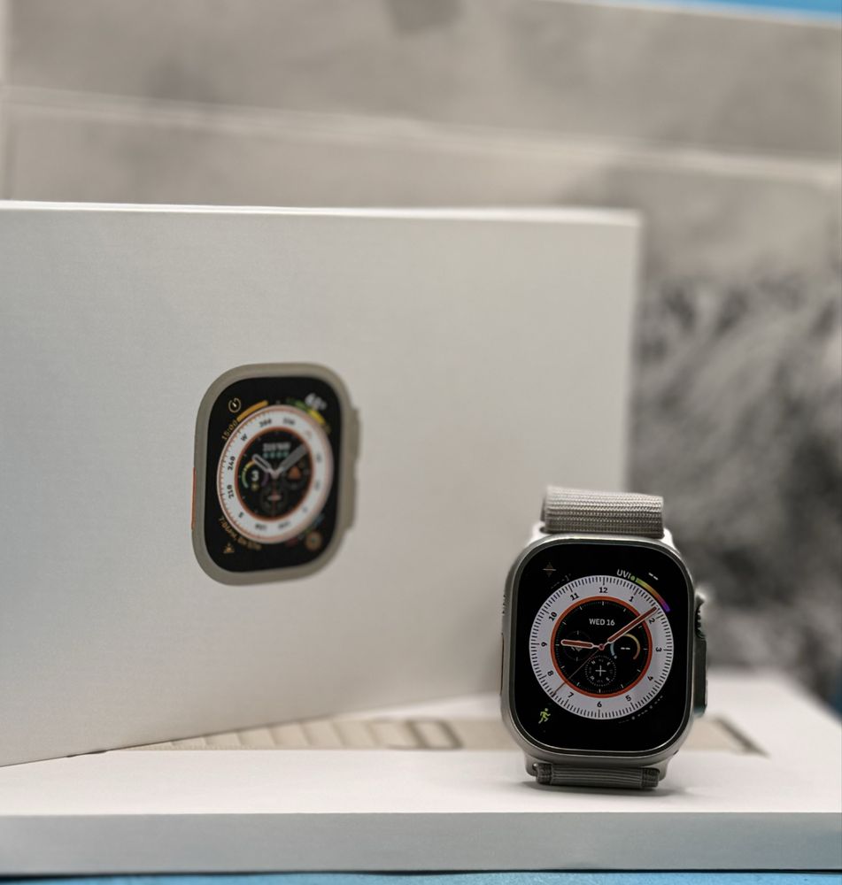 Apple Watch Ultra GPS + Cellular, 49mm, Titanium Case, Starlight Loop