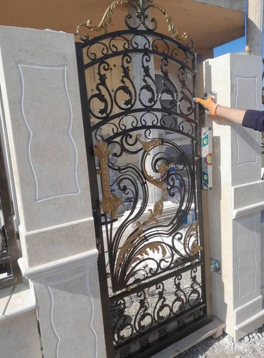 Porți și garduri din fier forjat