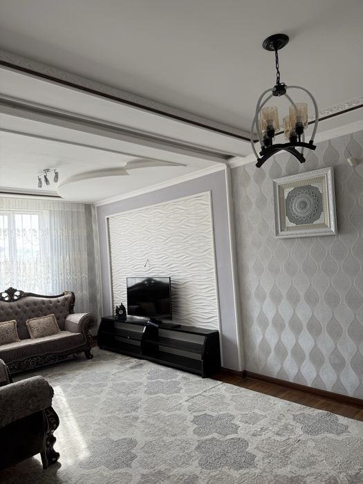 Продается дом в элитном районе , вдоль трассы