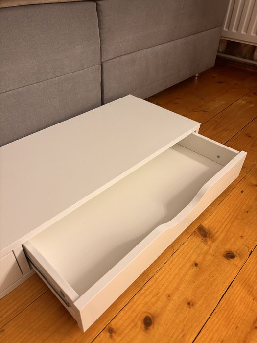 Masa de machiaj ca noua ikea