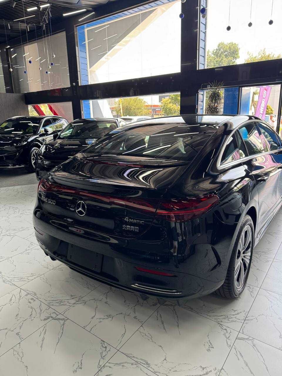 Mersedens benz eqe 500 v nalichii 4wd 680 km zapas