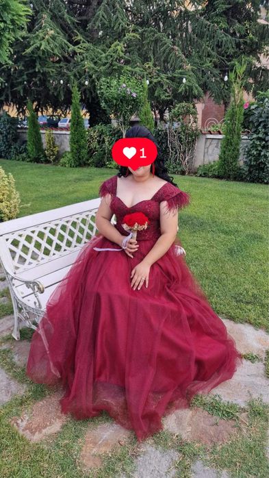 Официална рокля носена само 4 часа