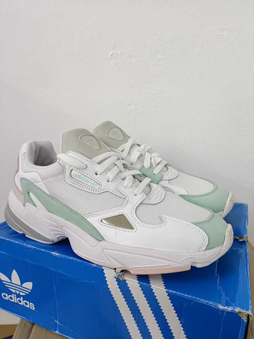 Adidas Falcon номер 44 код 56A
