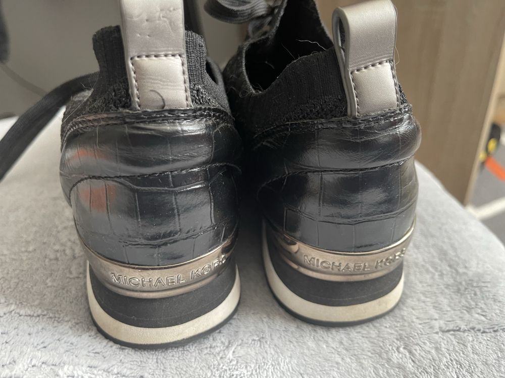 Продавам маратонки Max Mara 37 размер