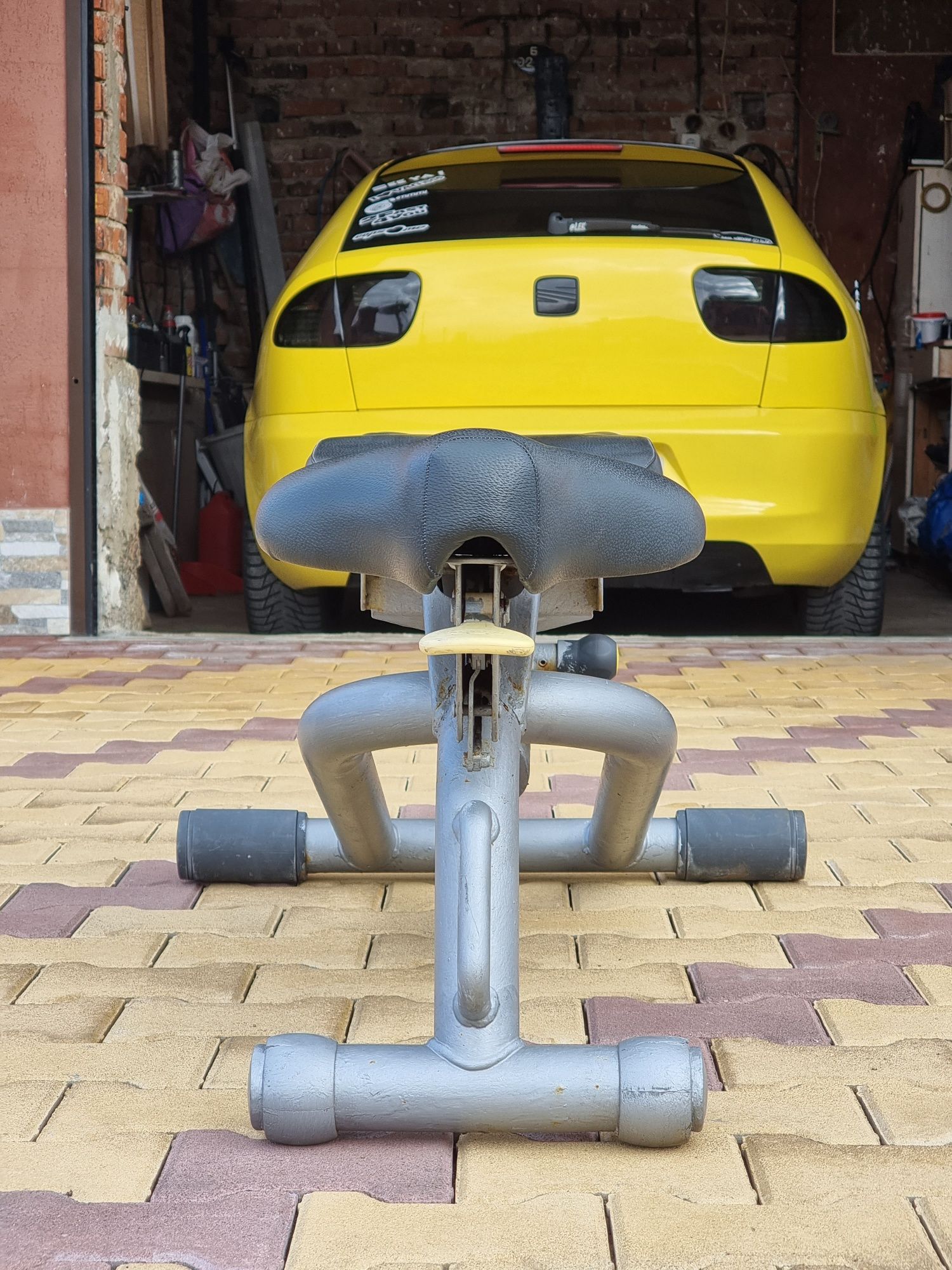 Регулируема лежанка Technogym Element+ Series