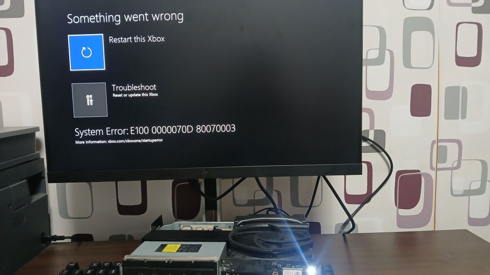 Xbox One s funcțional  + placa Xbox + piese