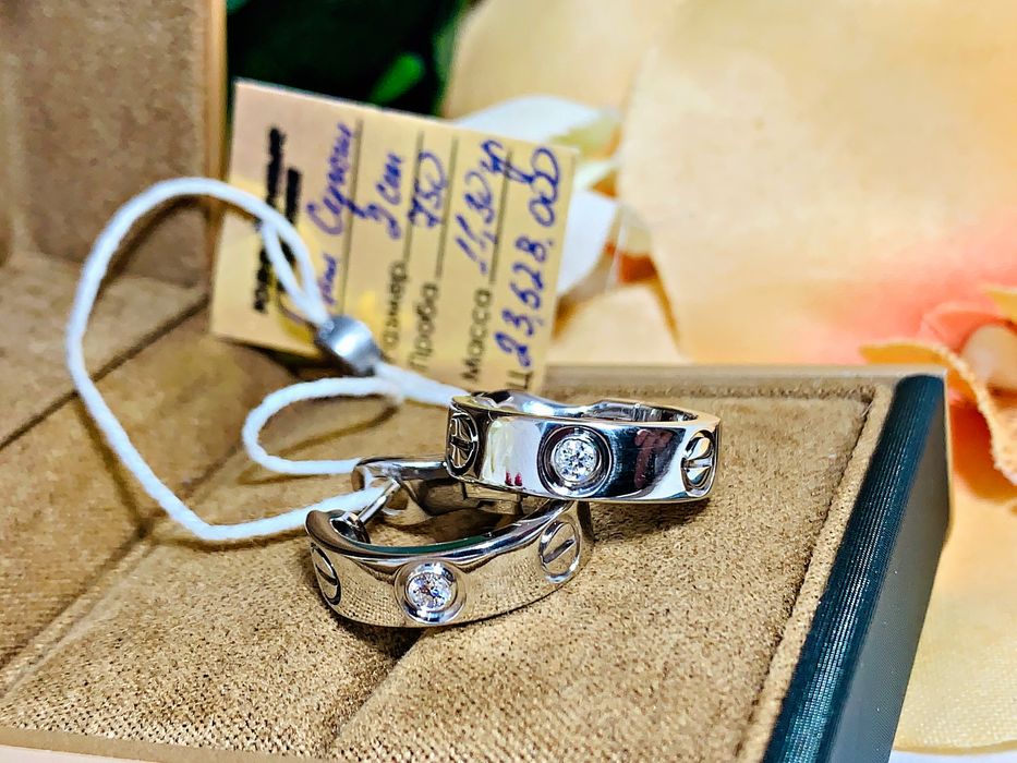 Золотые серьги Cartier с бриллиантами