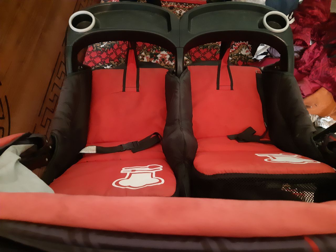 Egizaklar uchun kolyaska va velosiped
