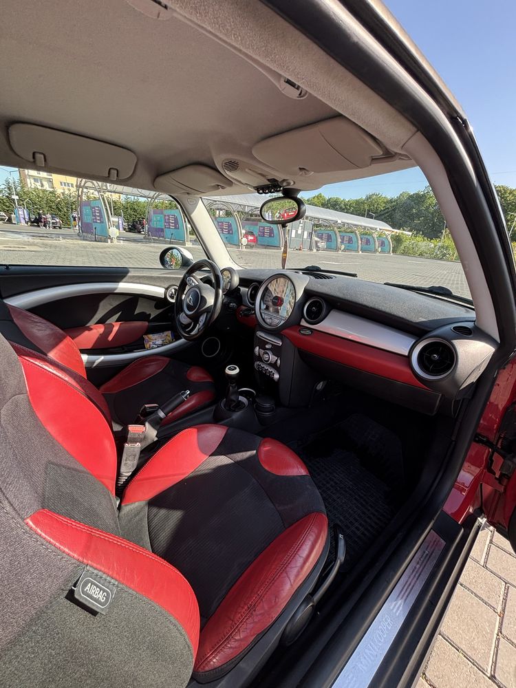 Mini Cooper  R 56  !