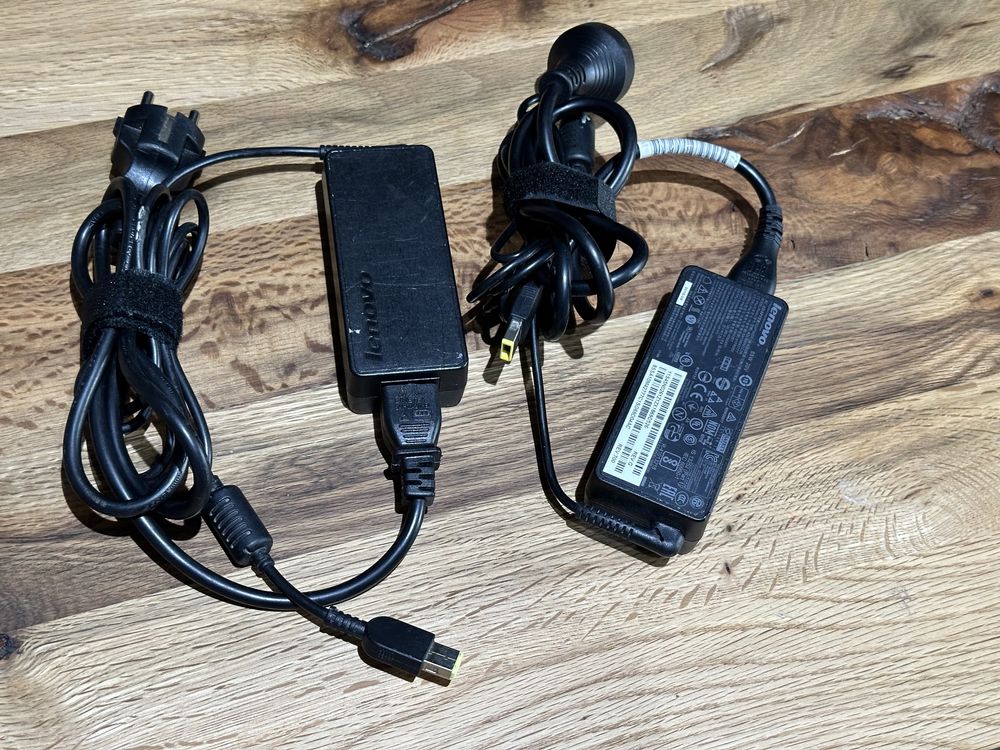 2 x Charger / încărcător  Lenovo ThinkPad 65 W, mufa dreptunghiulară.