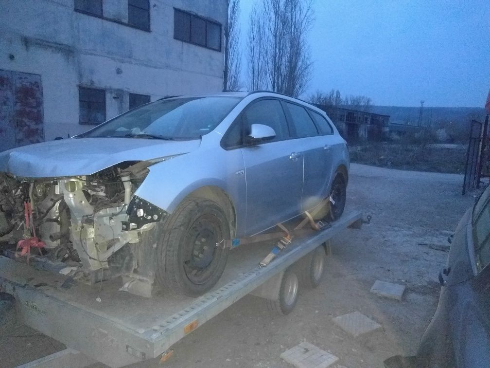 Opel Astra J на части