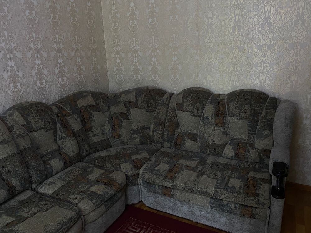 Продается диван для гостиной