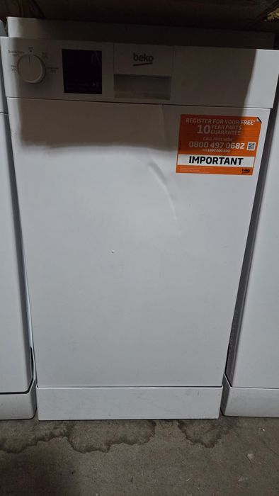 Съдомиялната машина Beko DVS04X20W