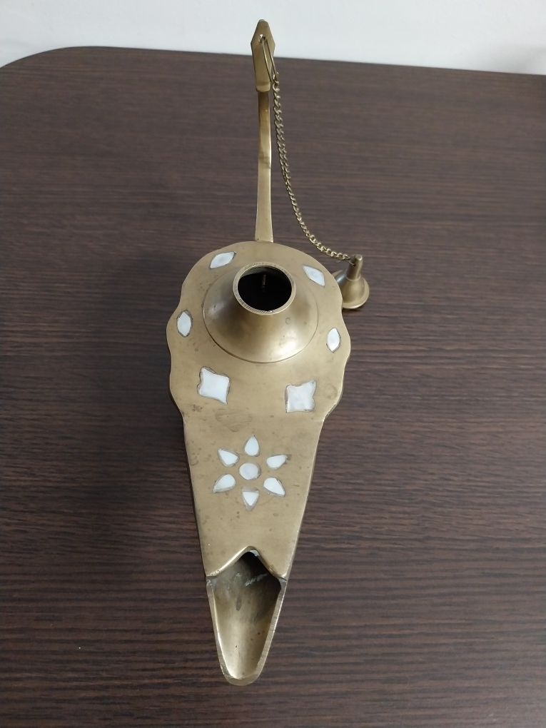 Lampa orientală, bronz