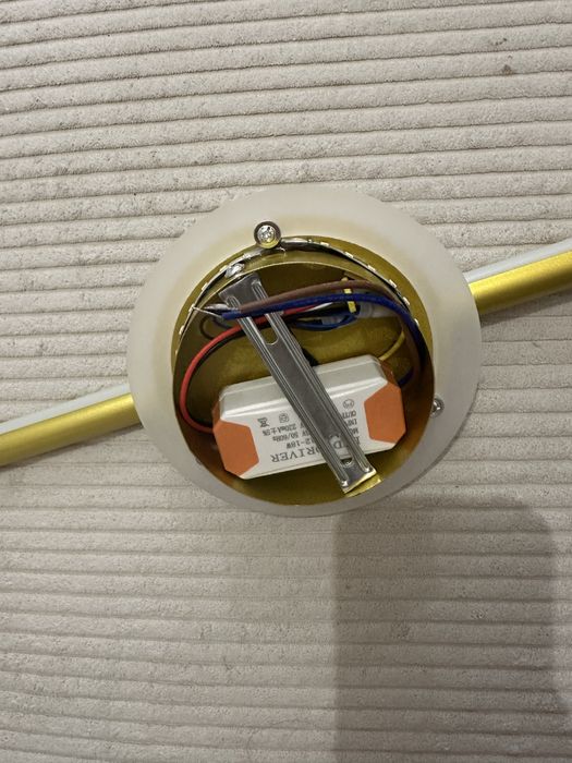 Aplica led noua aurie