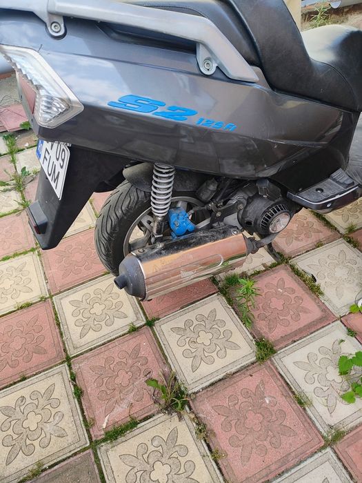 Vând scuter daelim s2 125